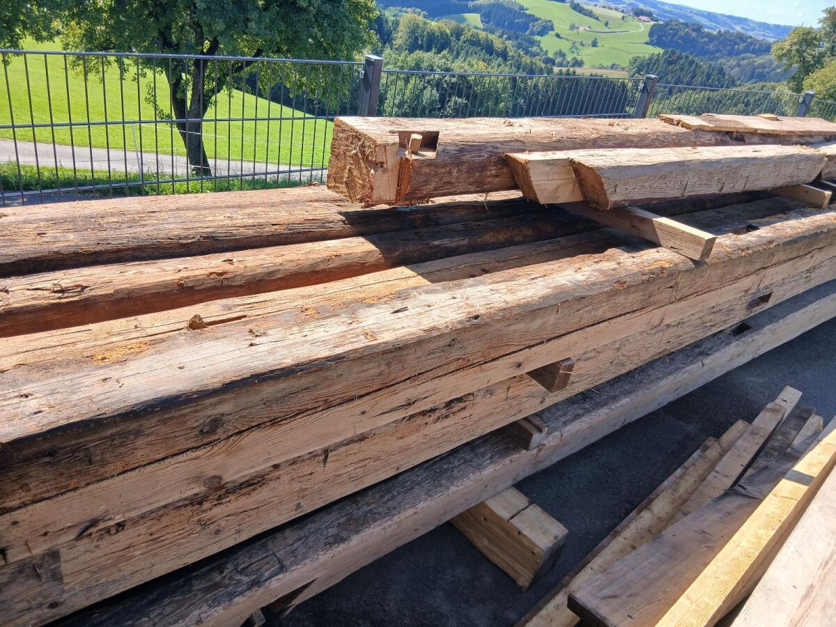 Handgehackte Altholz Balken, Holztram, Holzbalken 3