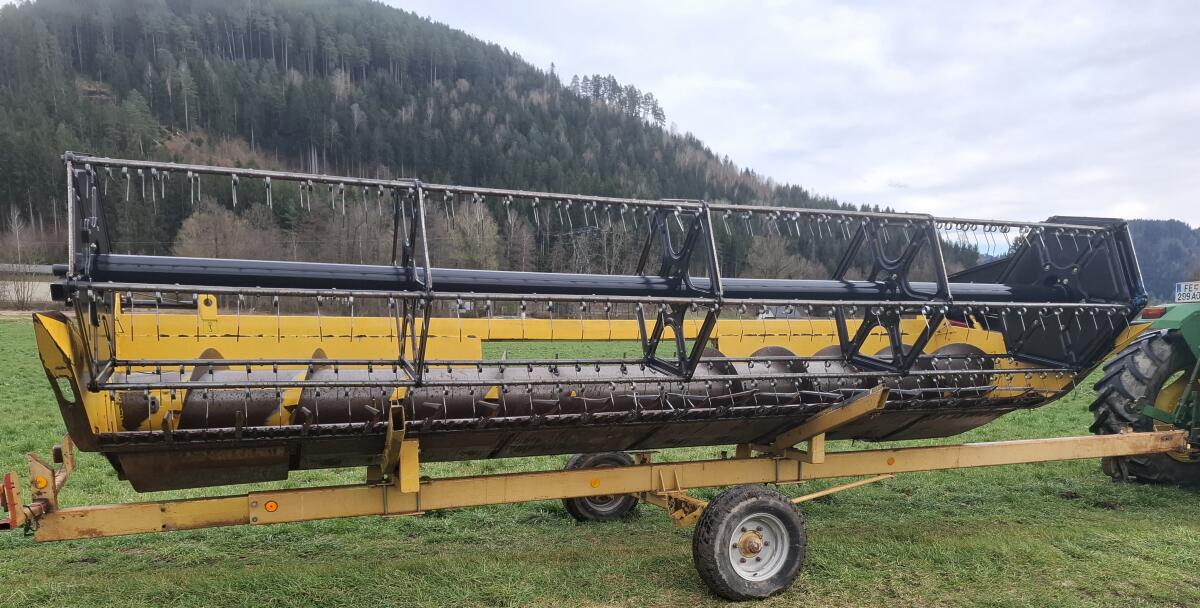 New Holland Schneidwerk mit Schneidwerkwagen 2