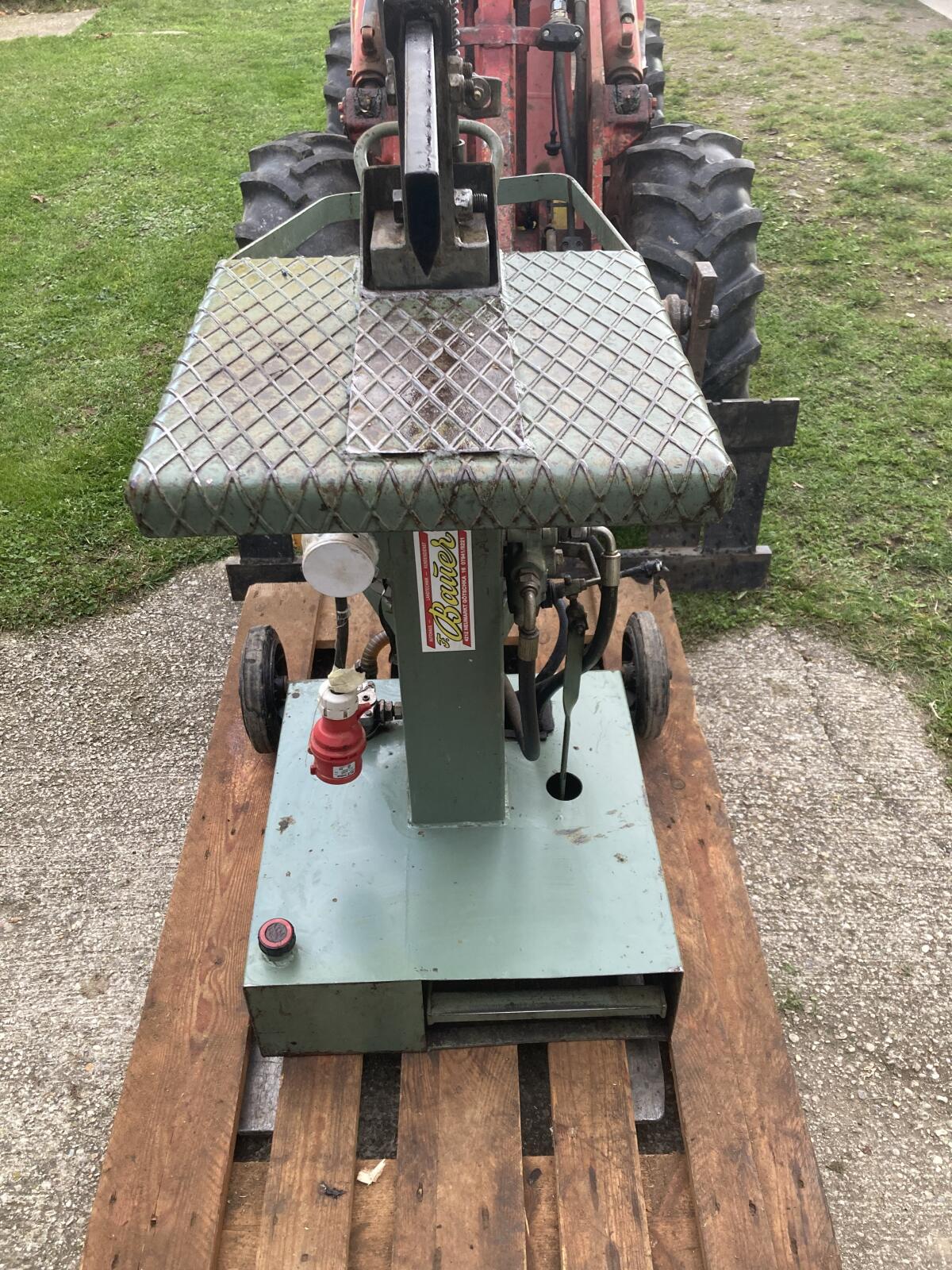 Verkaufe 6t Holzspalter mit Fußpedal 3