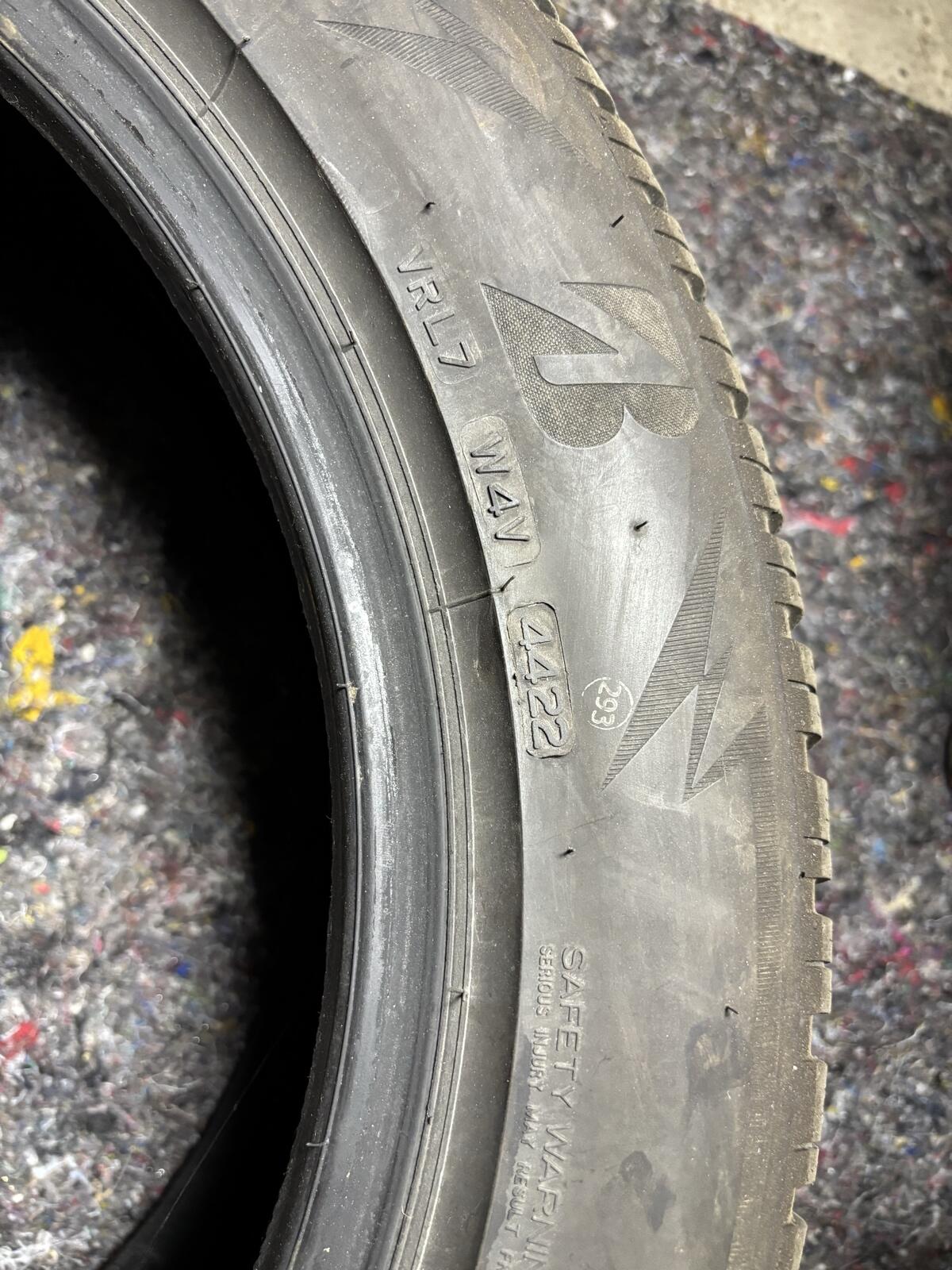 Auto Reifen Bridgestone 2