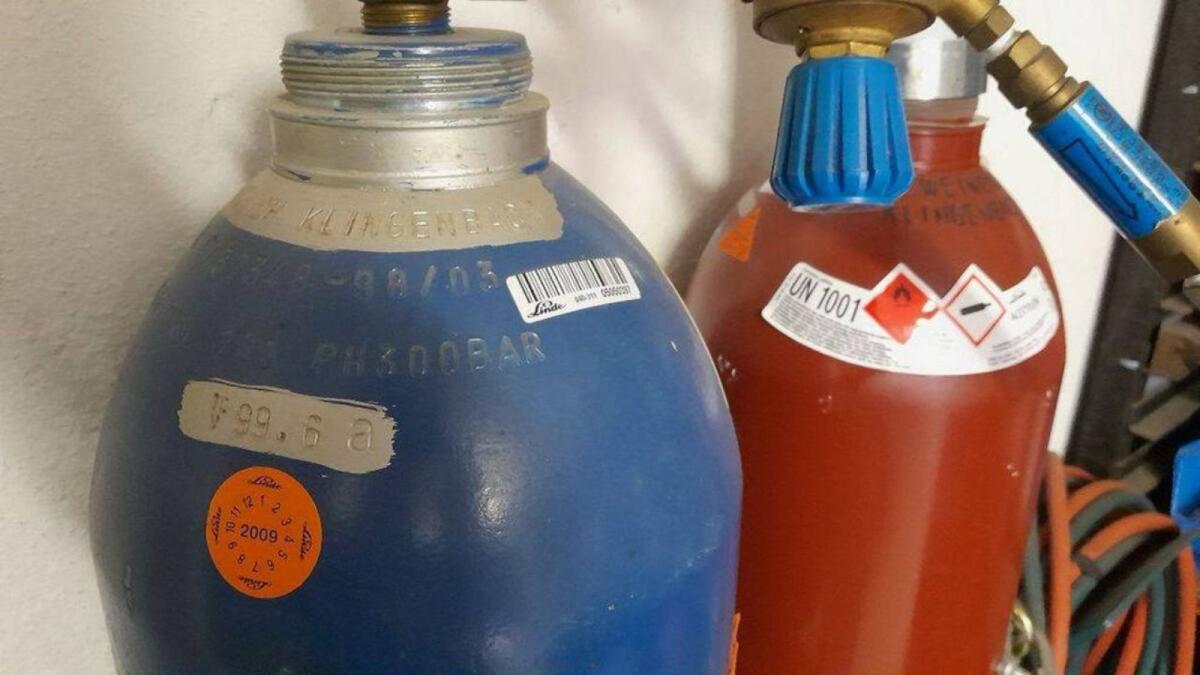 Gasflaschen Sauerstoff und Acetylen 2