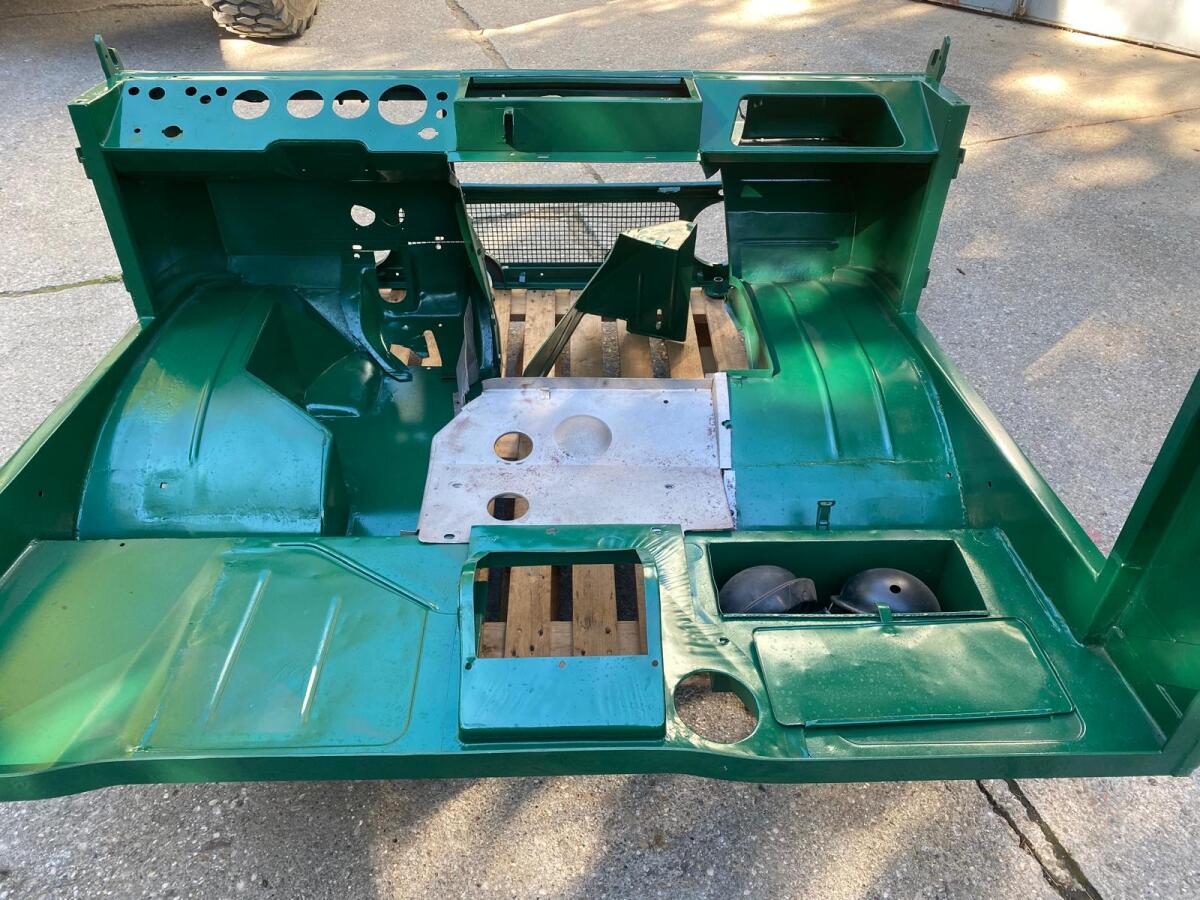 Biete ein Führerhaus für Unimog 411 mit verschiedenen Blechen 3