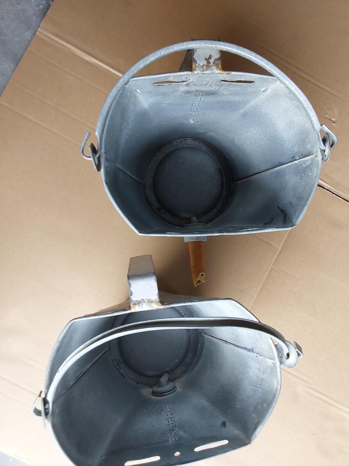 2 Kälberfutterkübel, Tränkeeimer Stahl 1