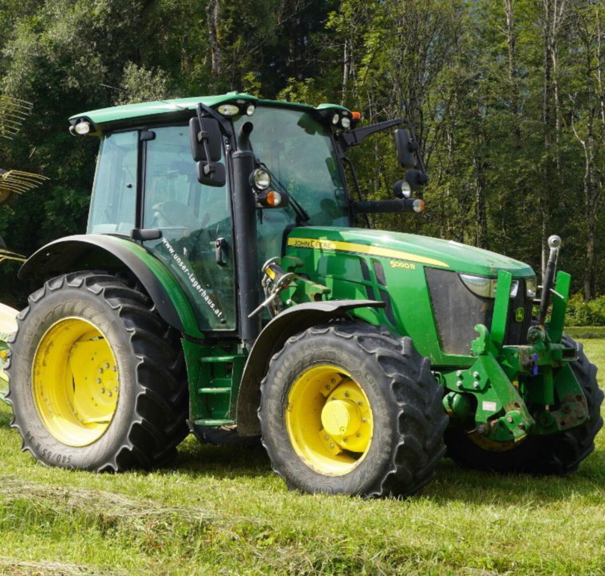John Deere 5090R 1