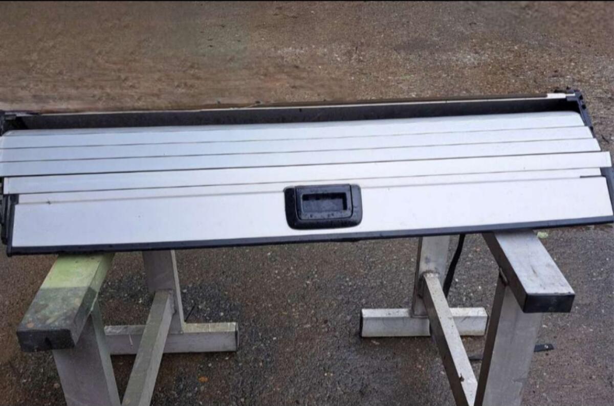 Laderaumabdeckung VW Amarok 1