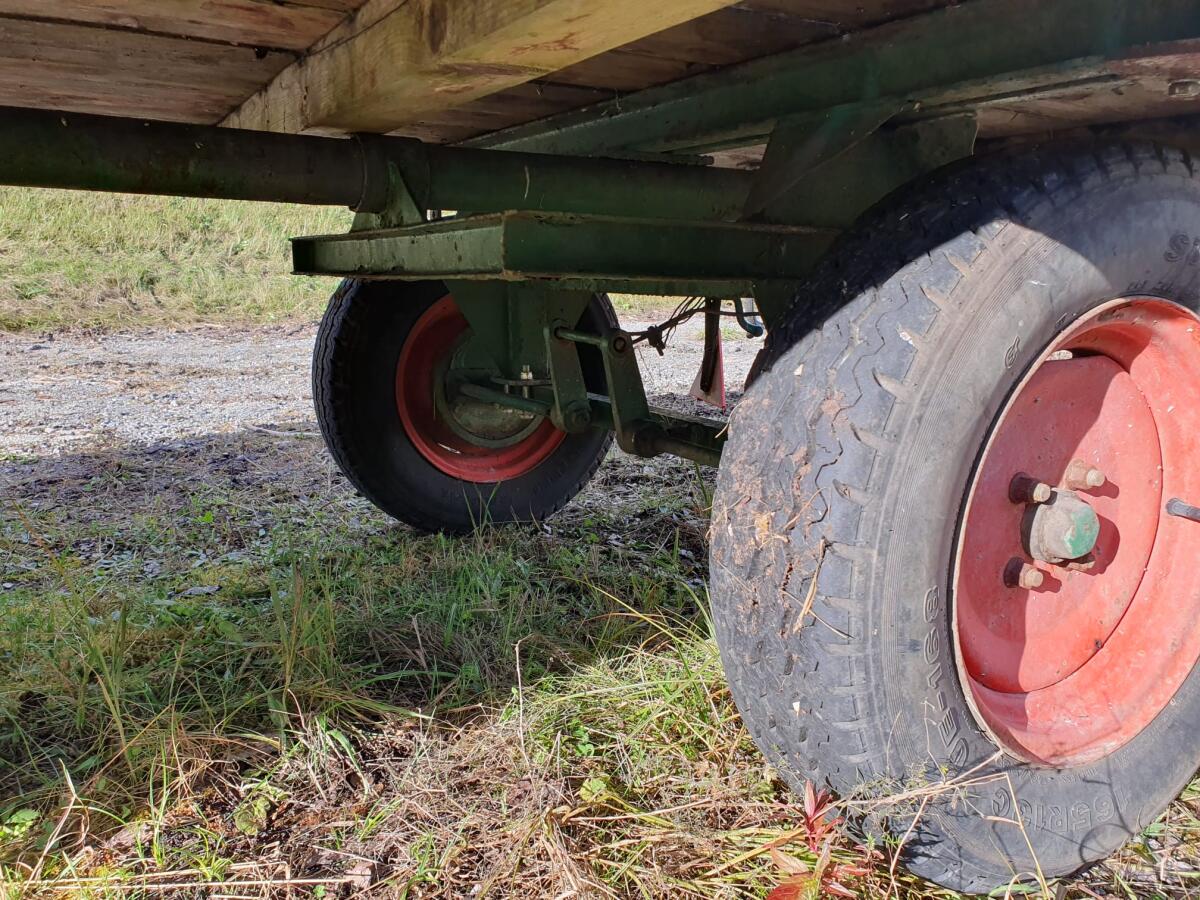 Traktor Anhänger mit Rungen 3