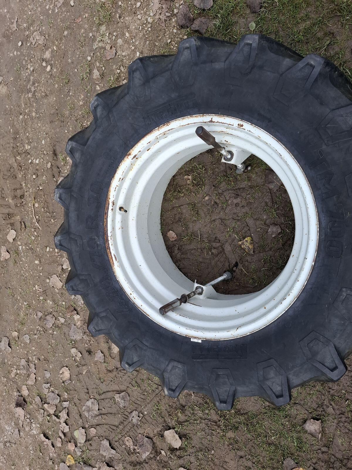 Zwillingsreifen 420/70R30 1