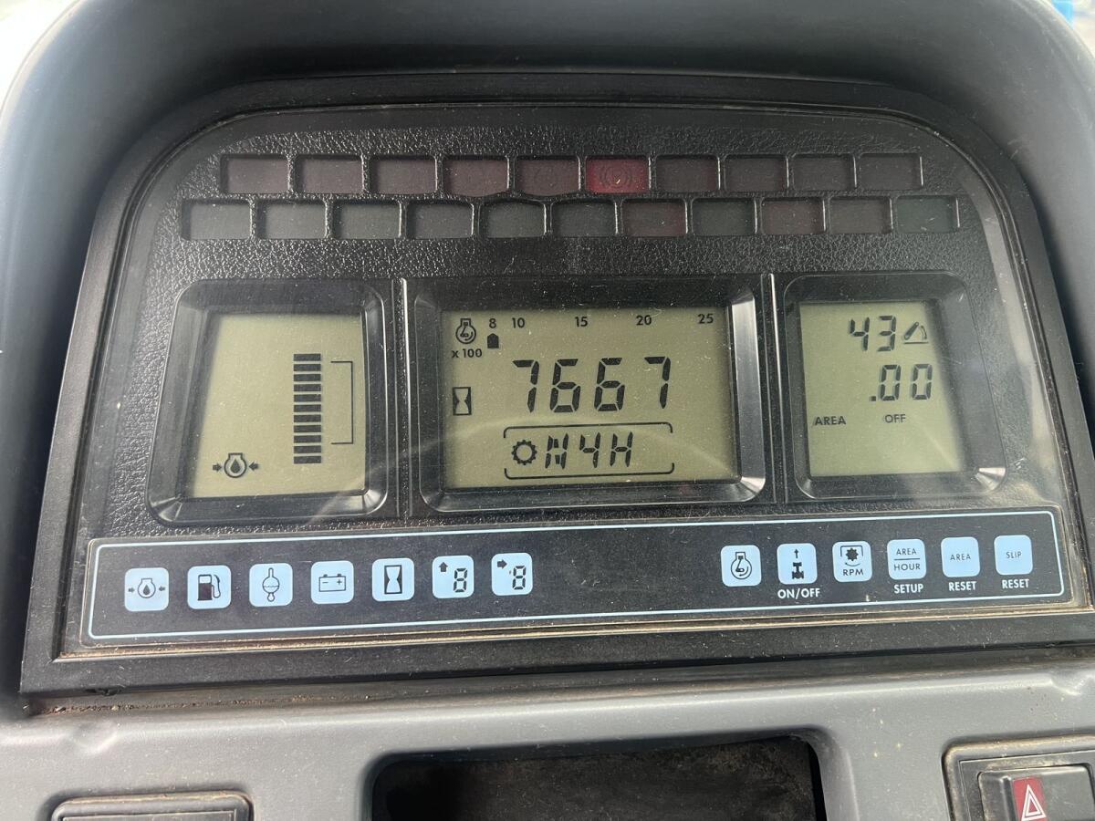 New Holland TS100 3