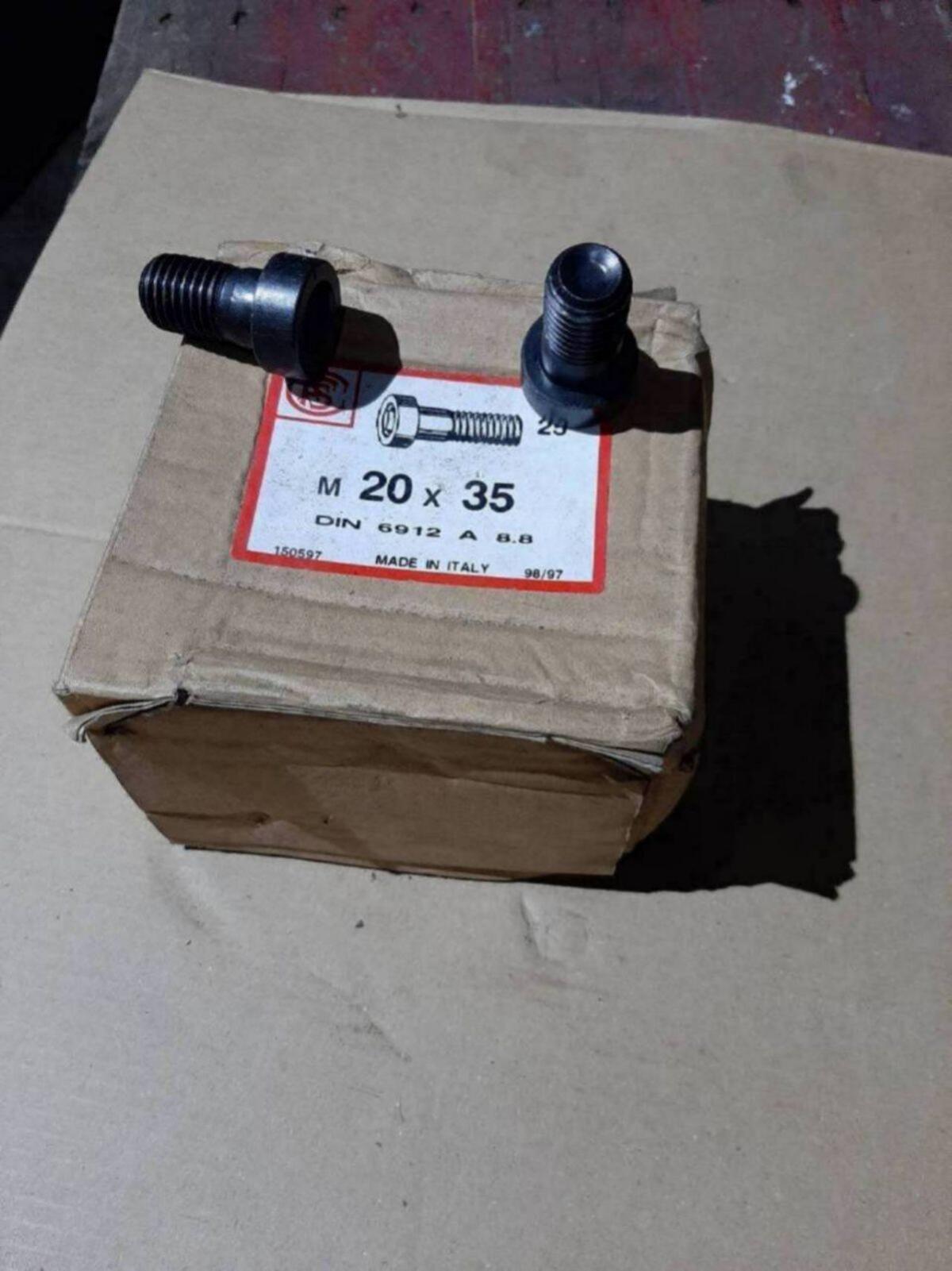 25 Inbus Schrauben 20x35 1
