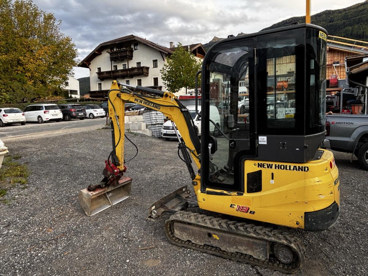 New Holland E18B Minibagger 2