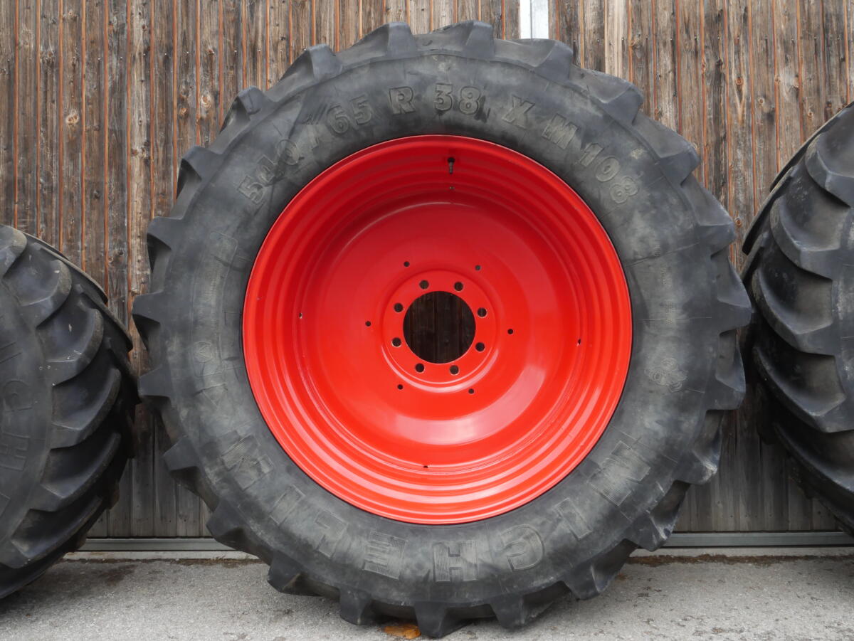 Kompletträder 540/65R38 und 480/65R24 2