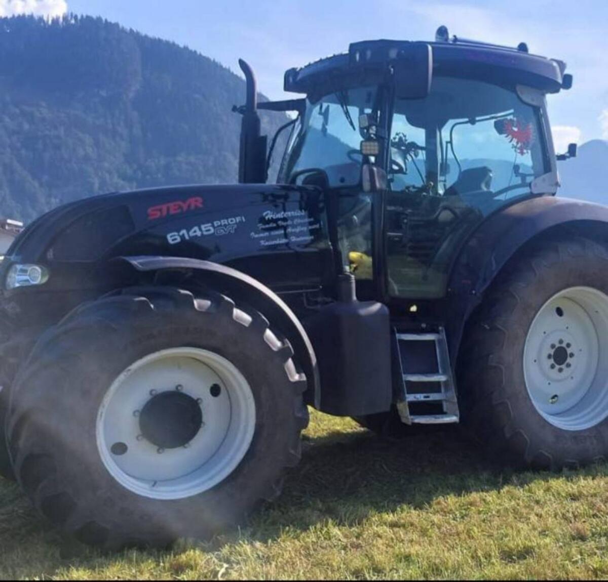 Verkaufe gepflegten Steyr Profi 6135 2