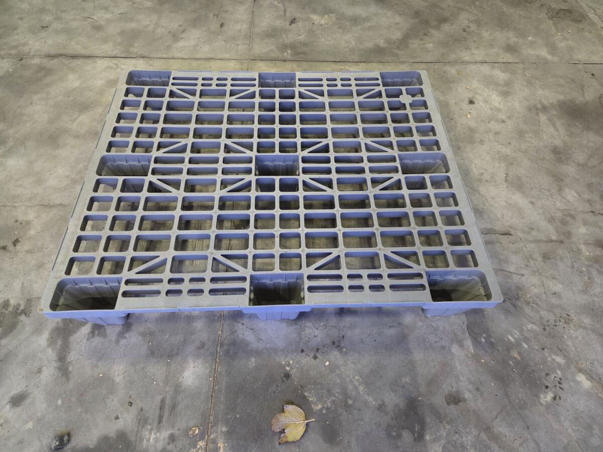 Kunststoffpalette 1 x 1,2 m 1