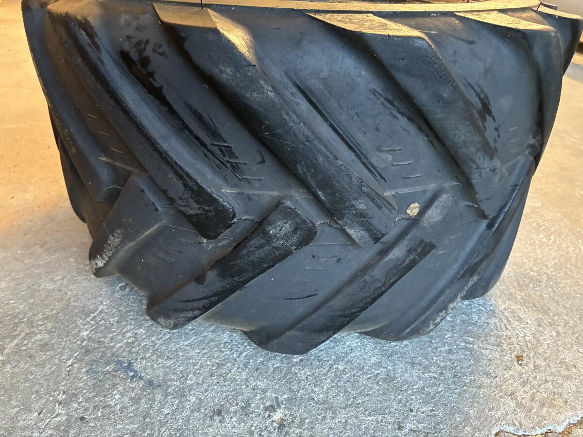 Verkaufe 4Stk. Hofladerreifen Starco AS Loader 26x12.00-12 2