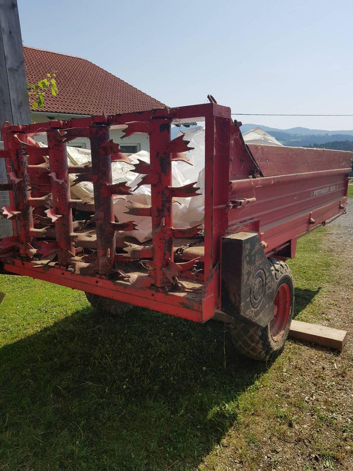 Miststreuer Pöttinger V3200 3