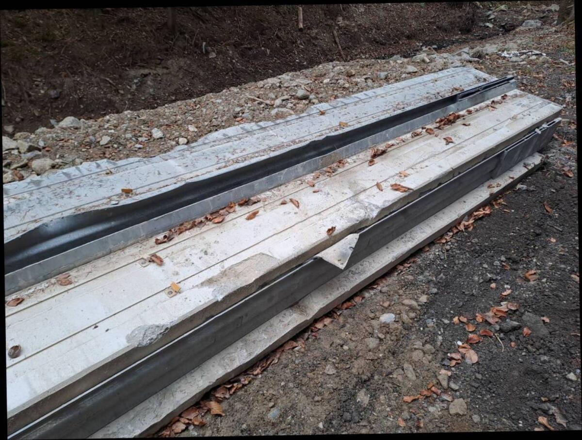 Betonleitwand Holzunterlager 2