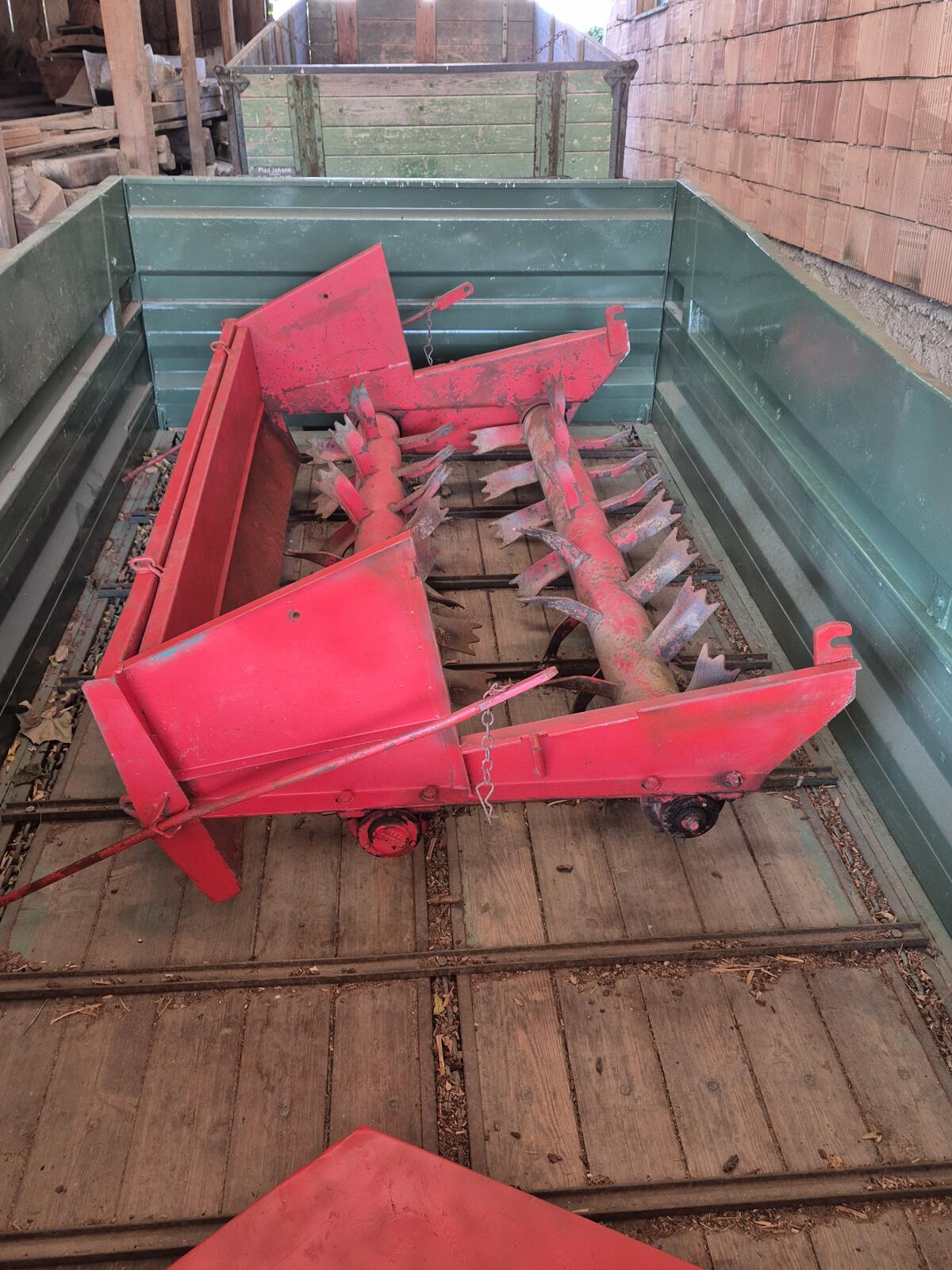 Miststreuer Kirchner Type 55 Nutzlast 5.500 kg, neu lackiert 2