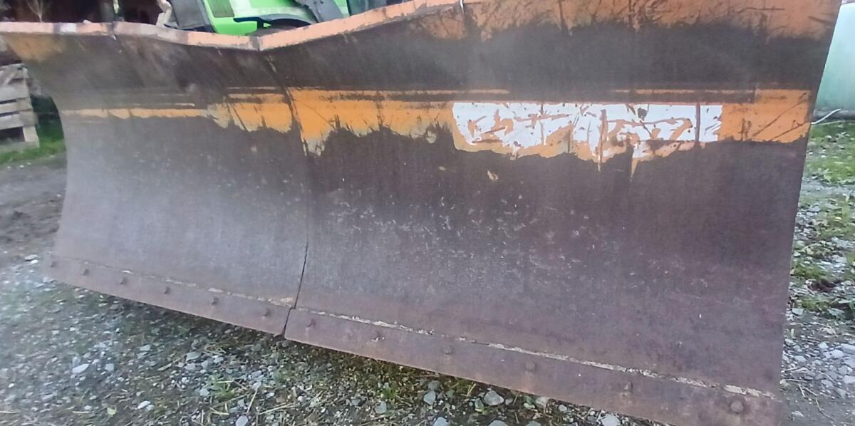 Schneepflug, Maisschild 2