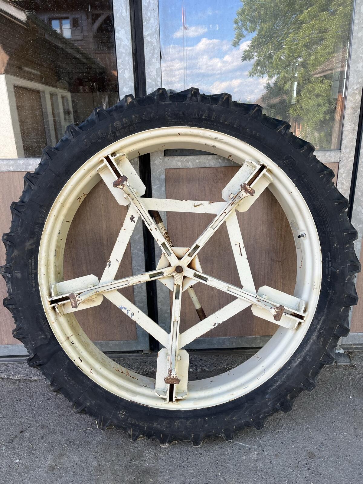 Doppelrad / Zwillingsbereifung 230/95 R 44 2