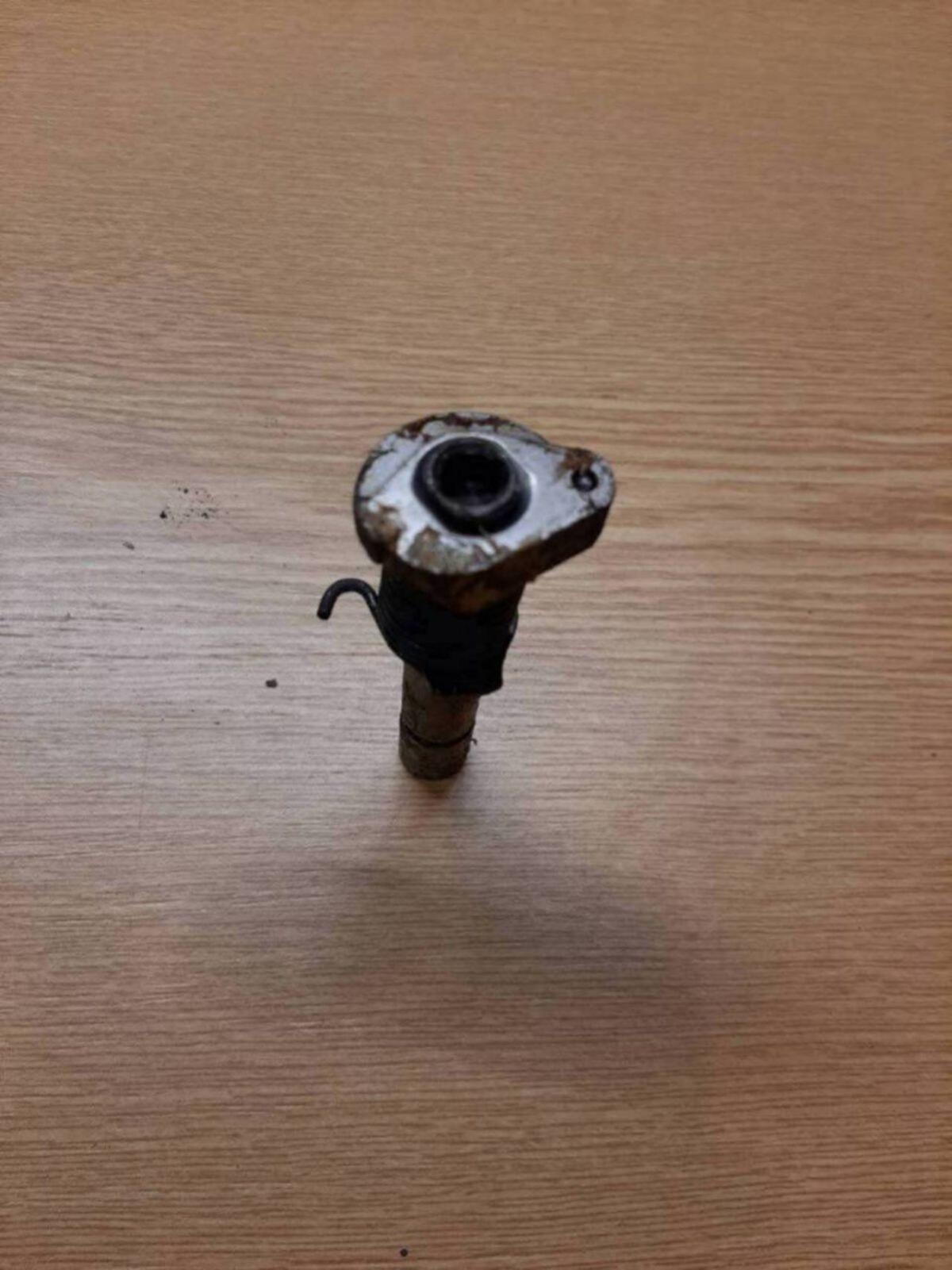 Exzenterbolzen Deutz Steuerdeckel 2