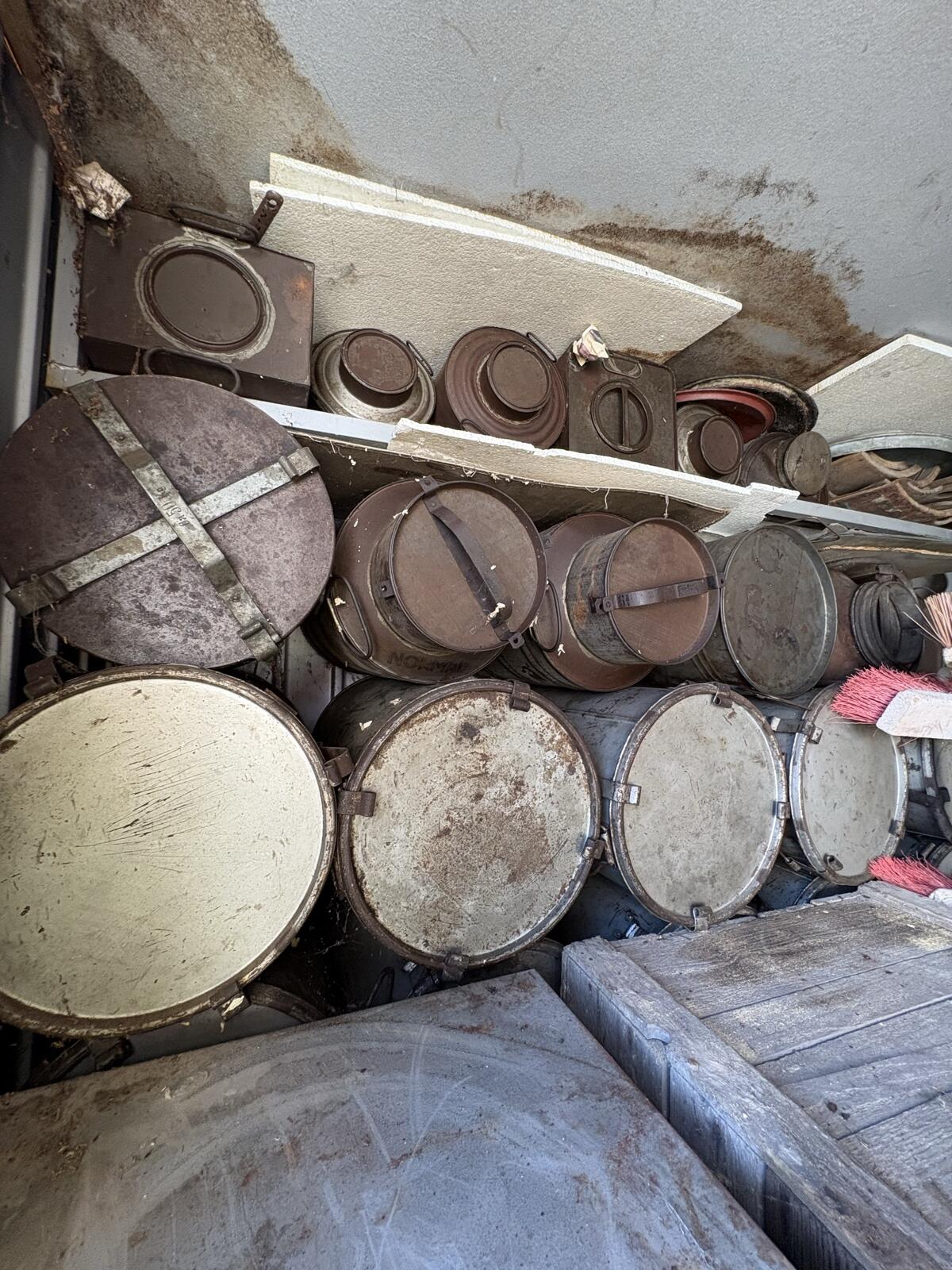 Alte Honigkannen, Deko 1