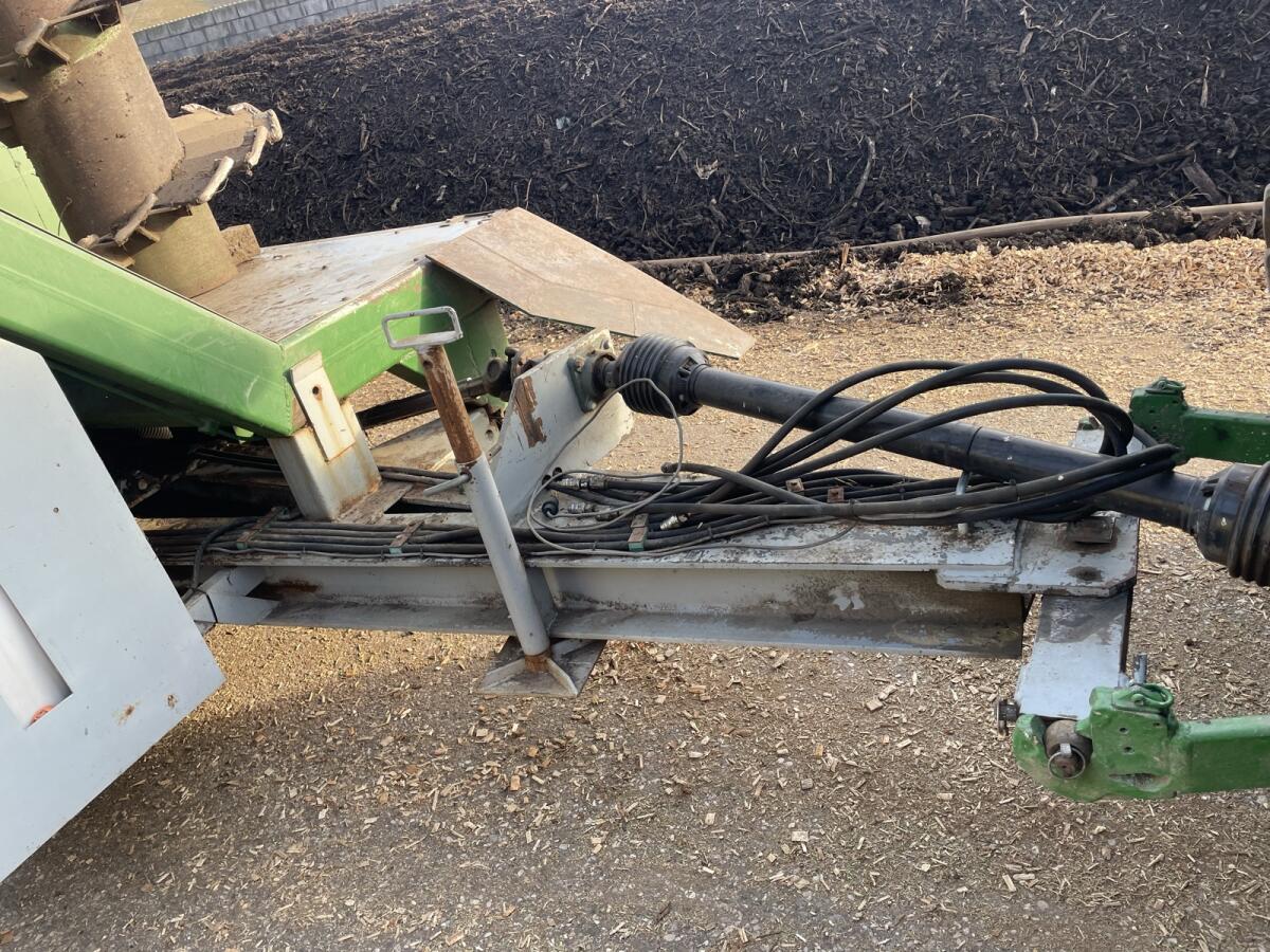 Traktorgezogener Kompostwender mit 15.000 l Wassertank 3