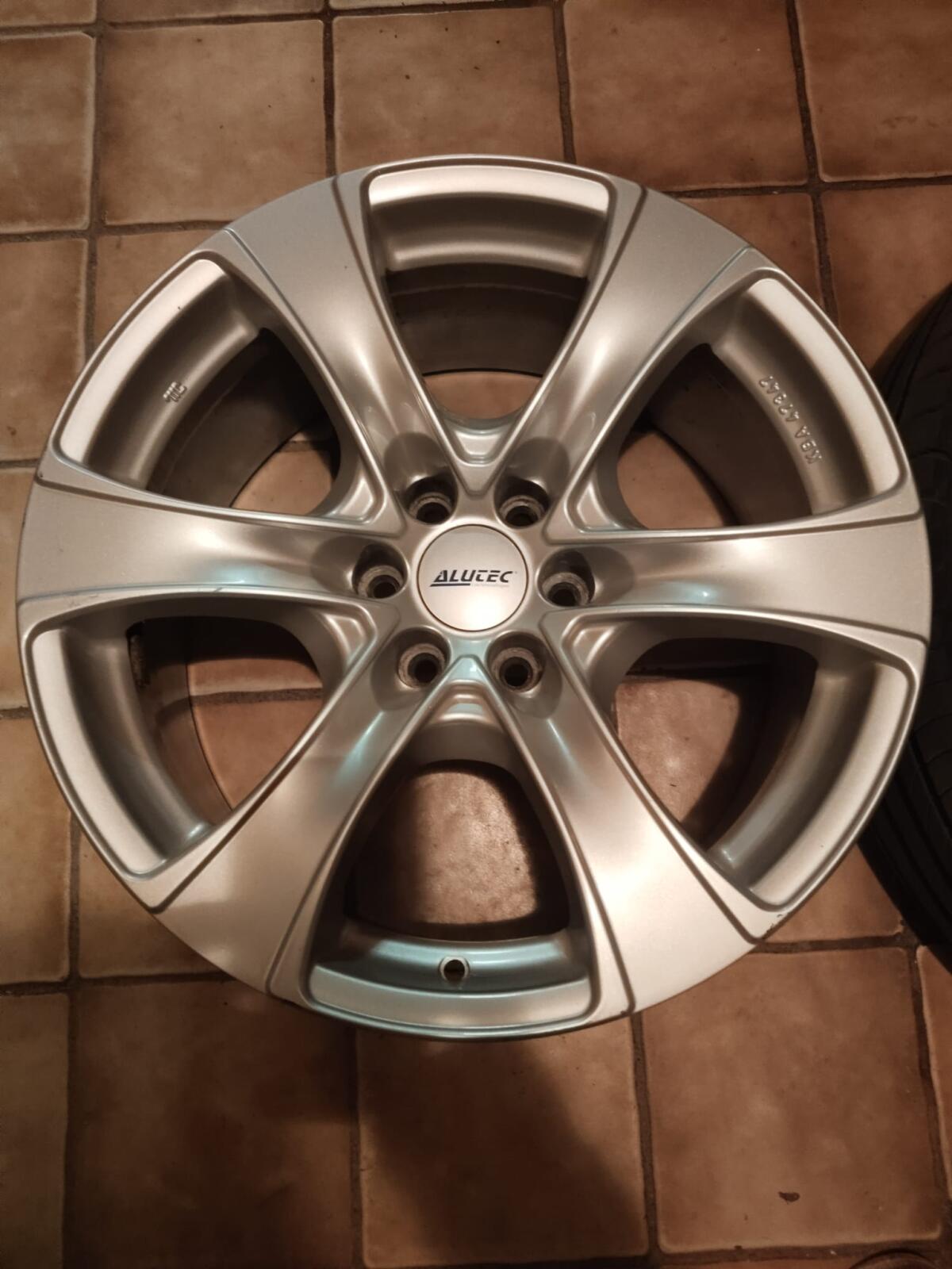 Verkaufe Autoreifen mit Alufelgen 2