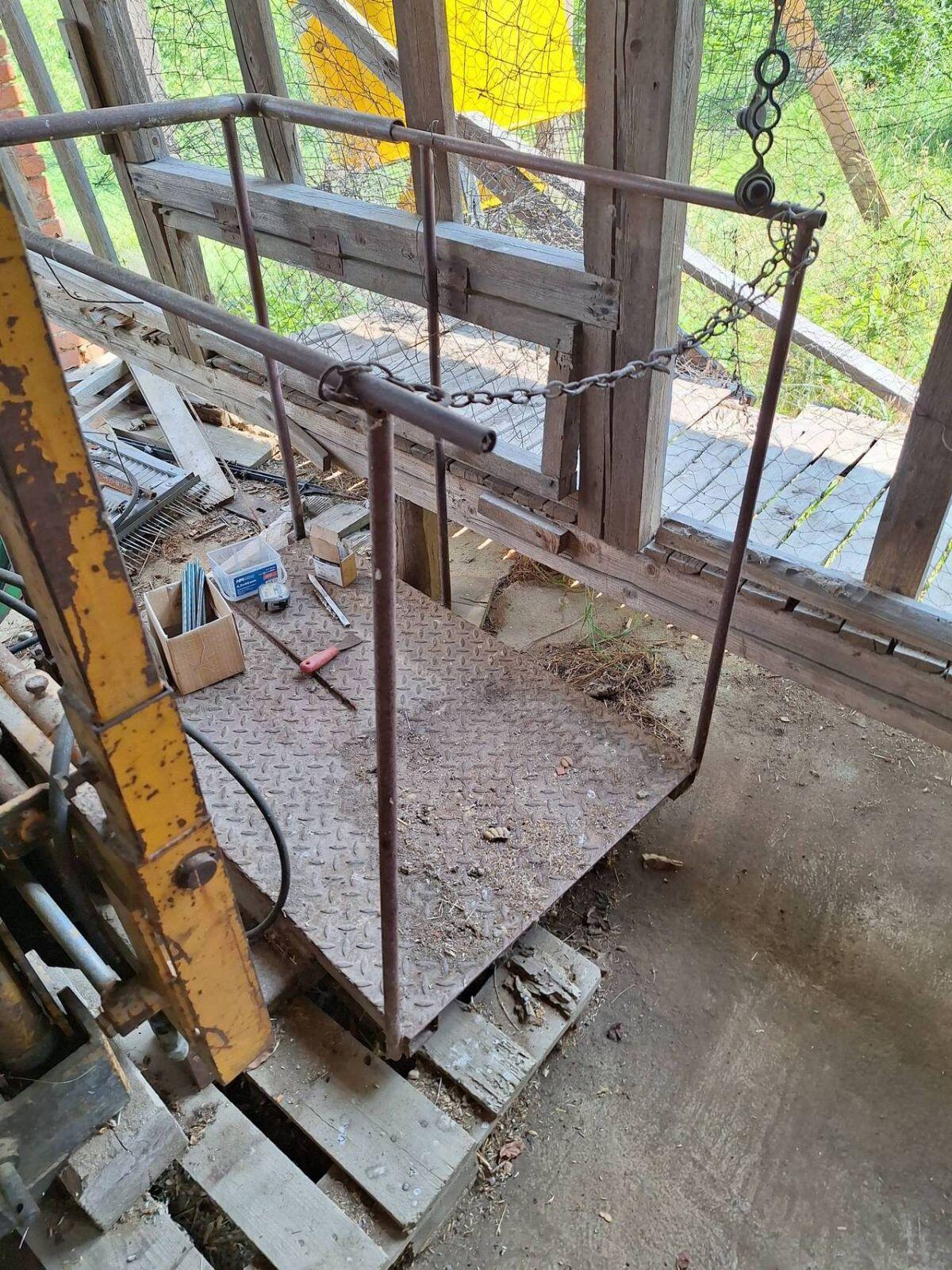 Heckstapler inkl. Arbeitsbühne, Traktorstapler 3