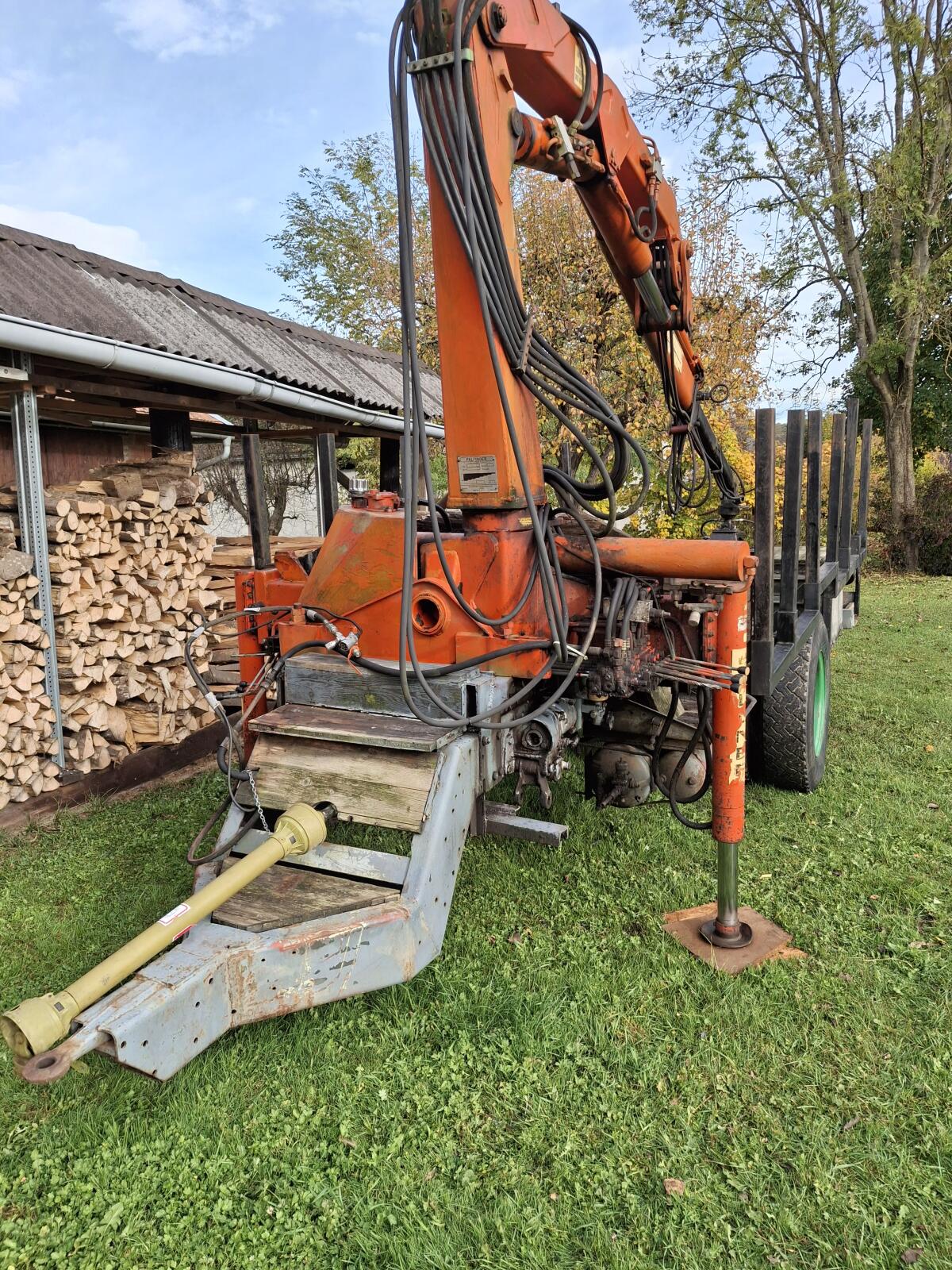 Holzanhänger mit Palfingerkran 3