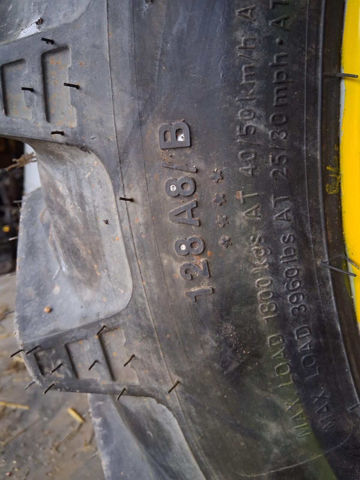 Pflegebereifung Maisbereifung Güllefass 3