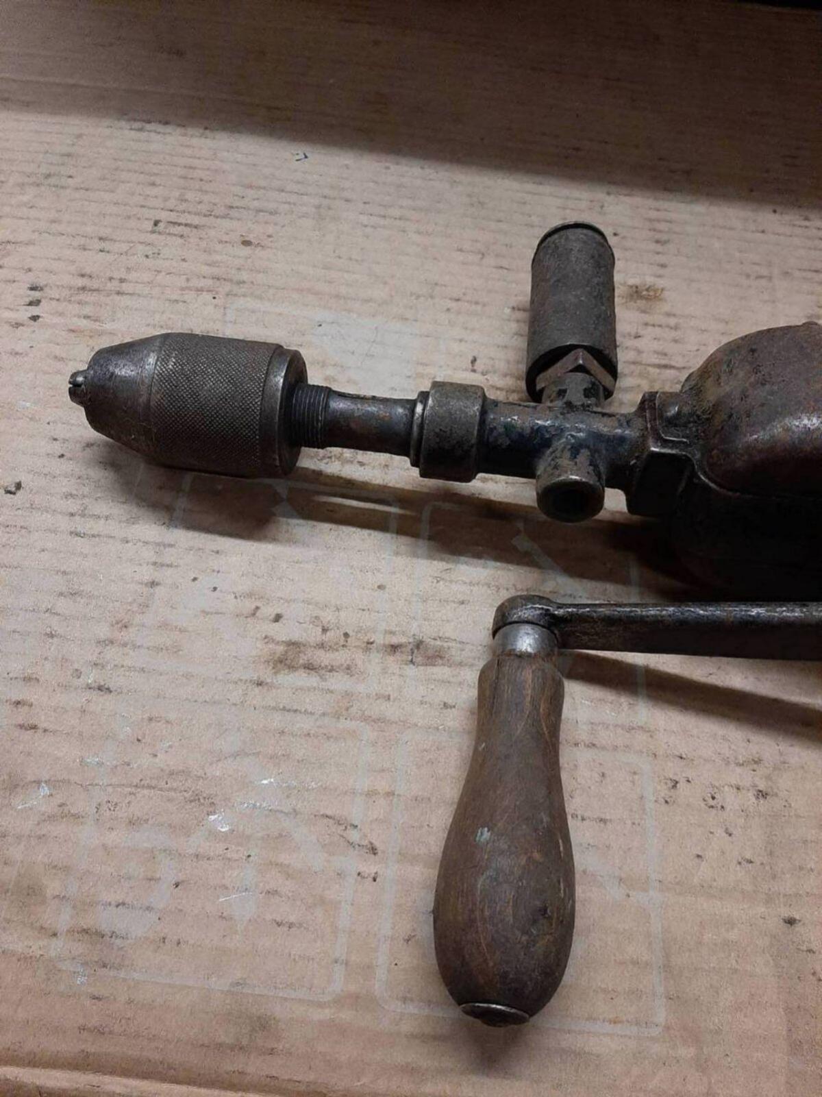 Handbohrmaschine mit 2 Geschwindigkeiten 2