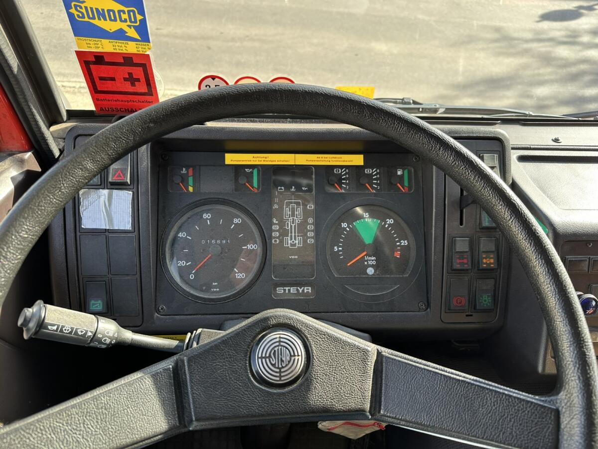 Feuerwehrauto Steyr 13S23 2