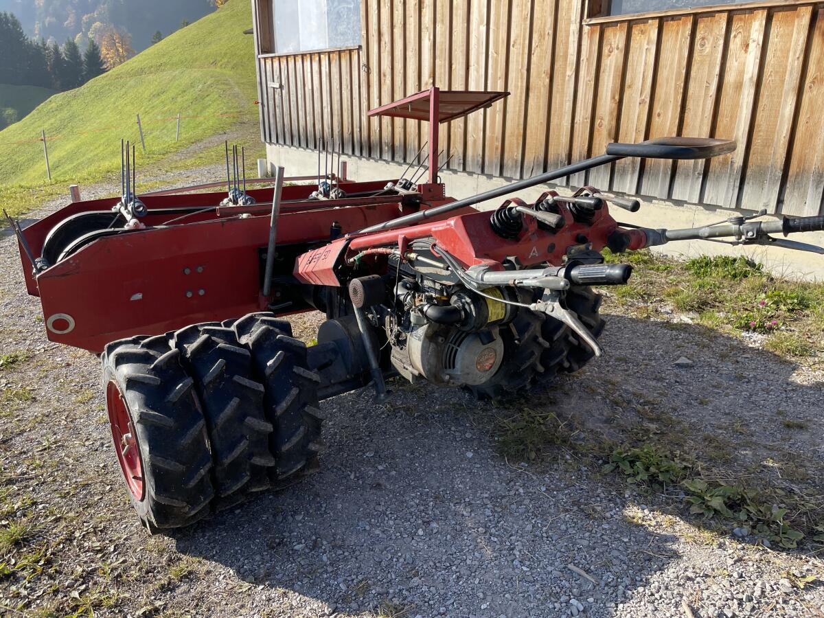 Rasant Super 90 mit Bandrechen und Drillingsbereifung 2