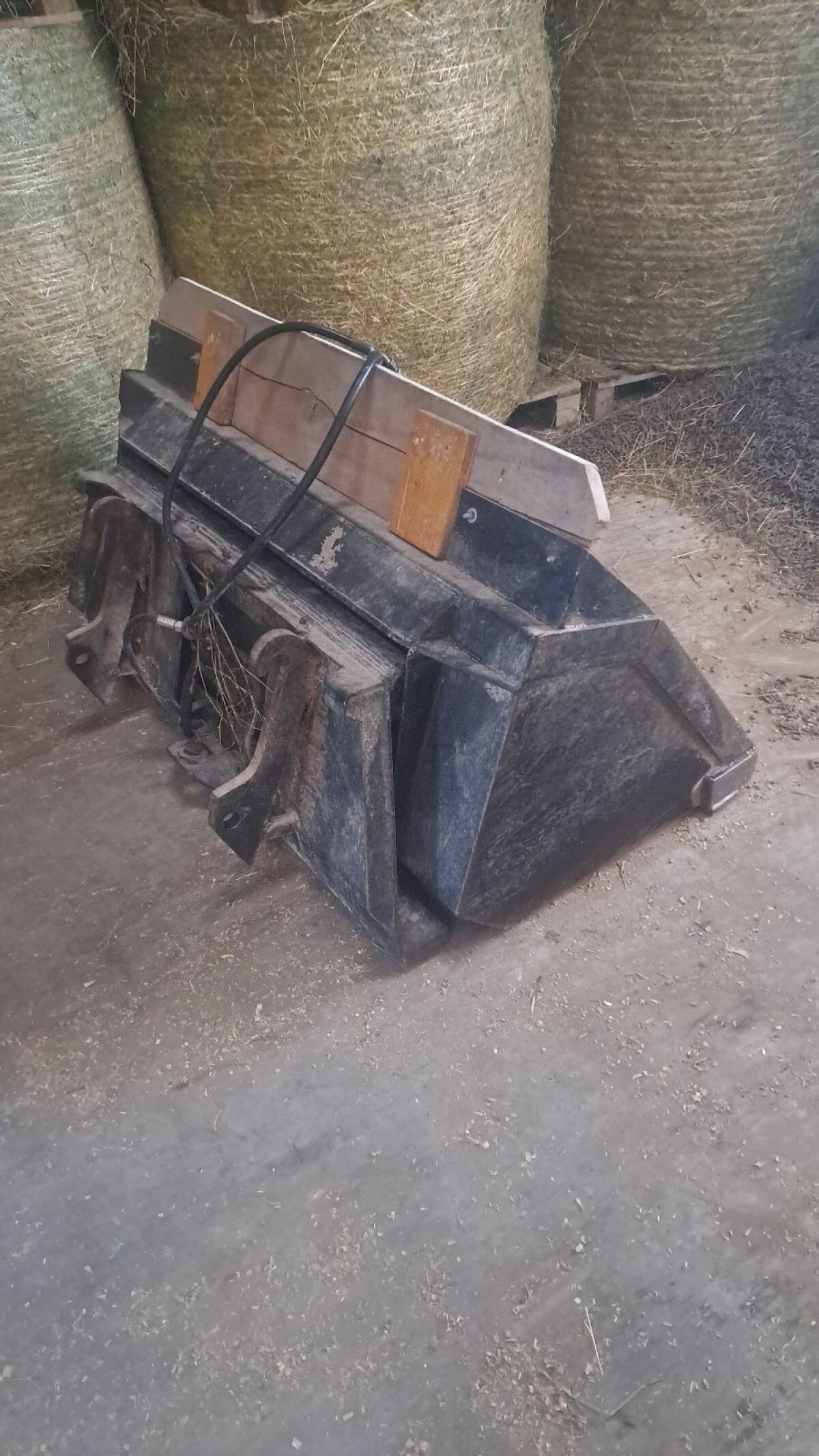 Hochkippschaufel 150 cm mit Weidemann Aufnahme 2