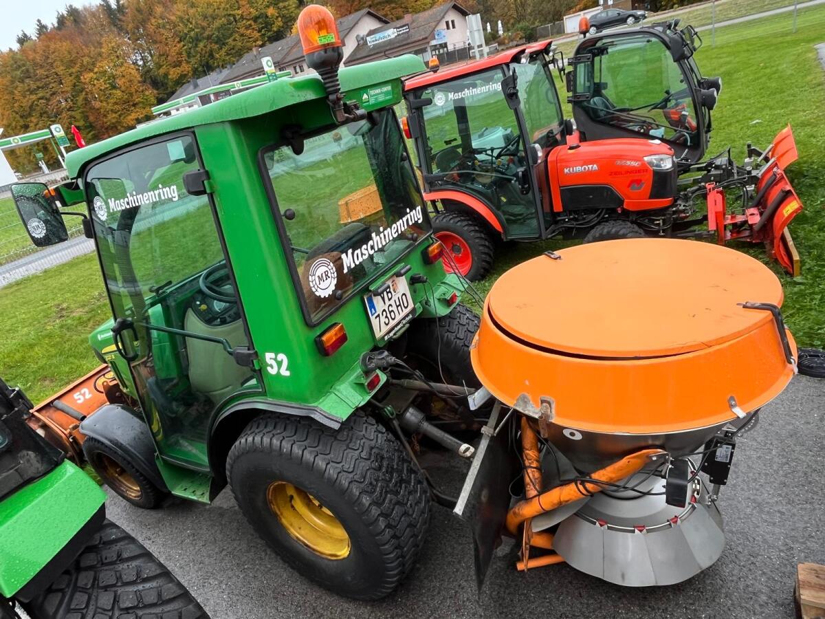 Traktor John Deere 2027R 3