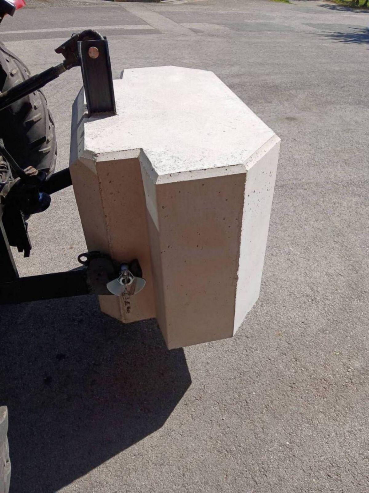 Front- und Heckgewicht 1.250 kg Traktorgewicht 2