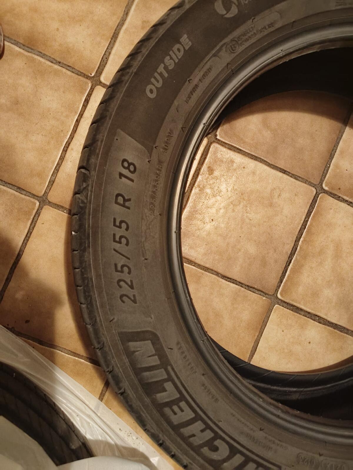 Verkaufe Autoreifen mit Alufelgen 1