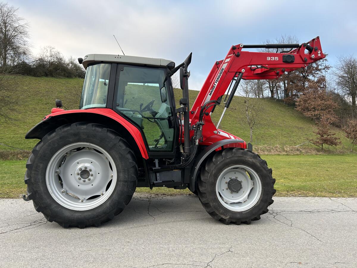 Massey Ferguson 5425 1