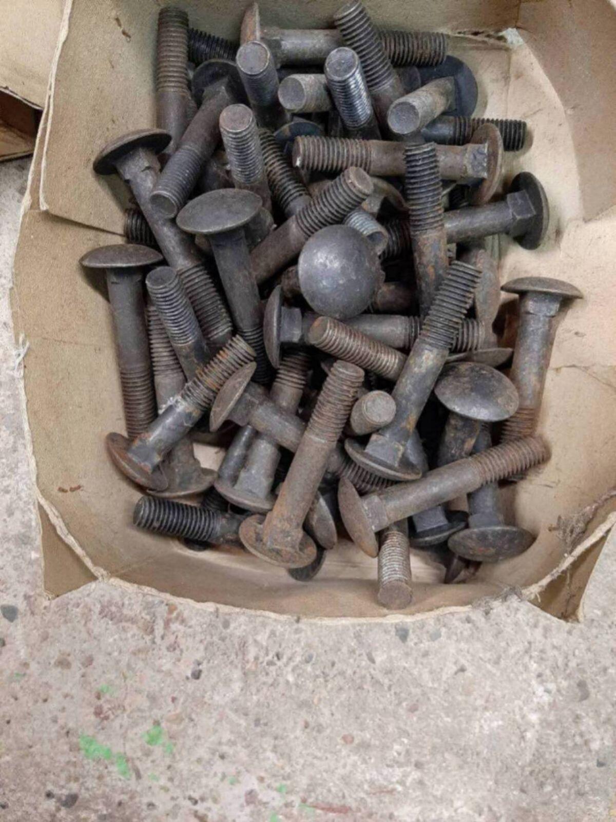 Schrauben und Muttern 2