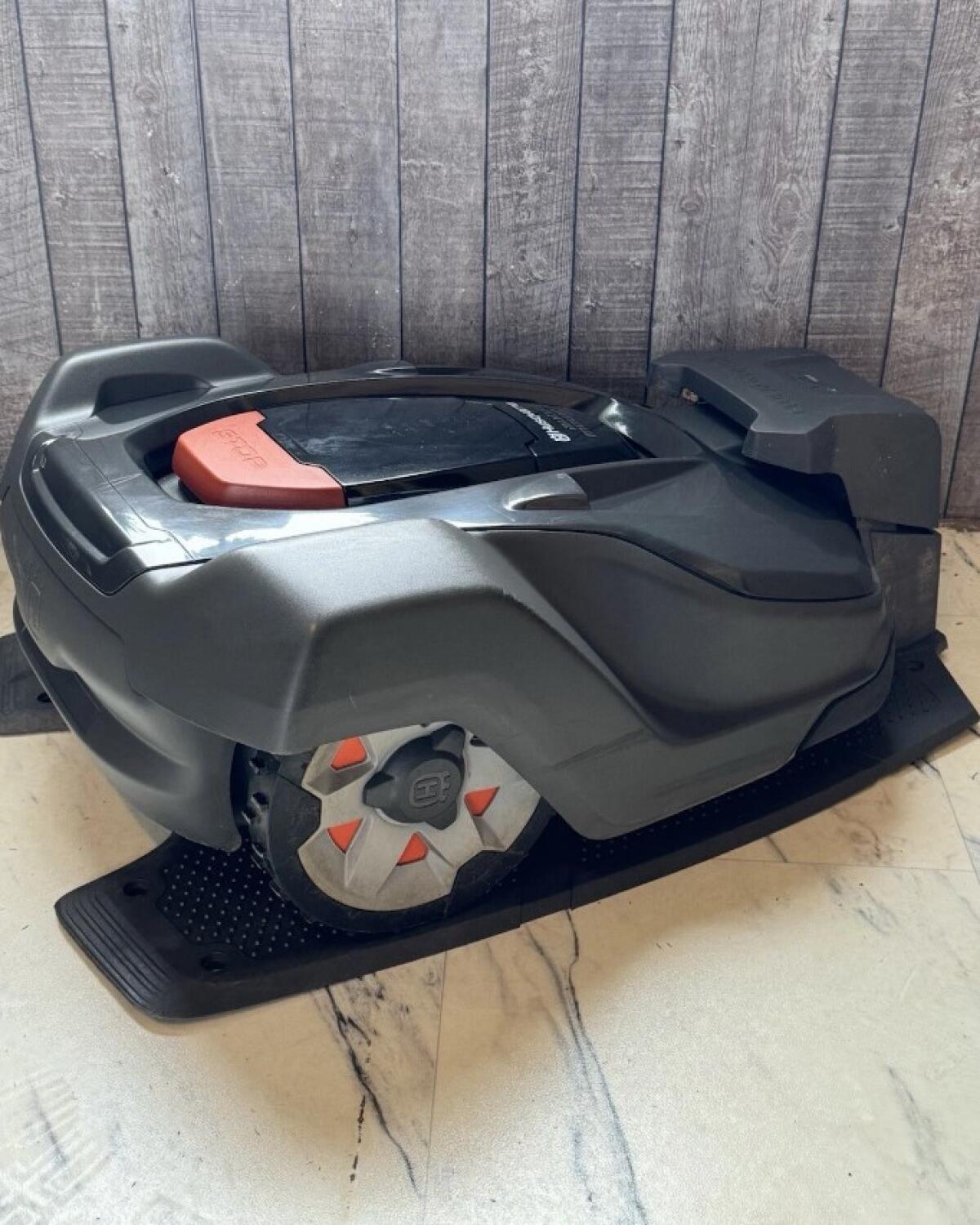 Husqvarna Automower 450X – Mähroboter mit Connect & SIM 2