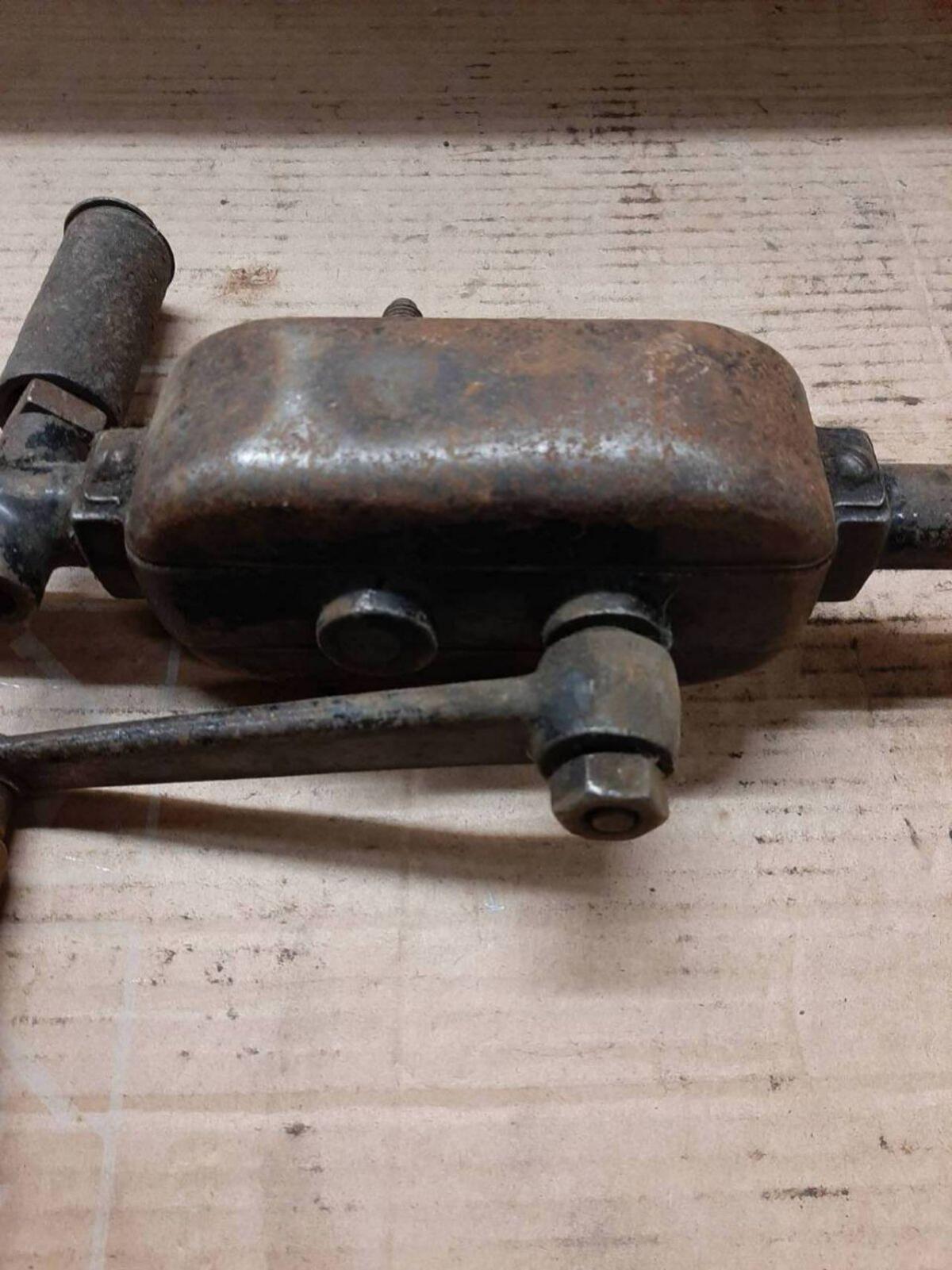 Handbohrmaschine mit 2 Geschwindigkeiten 3