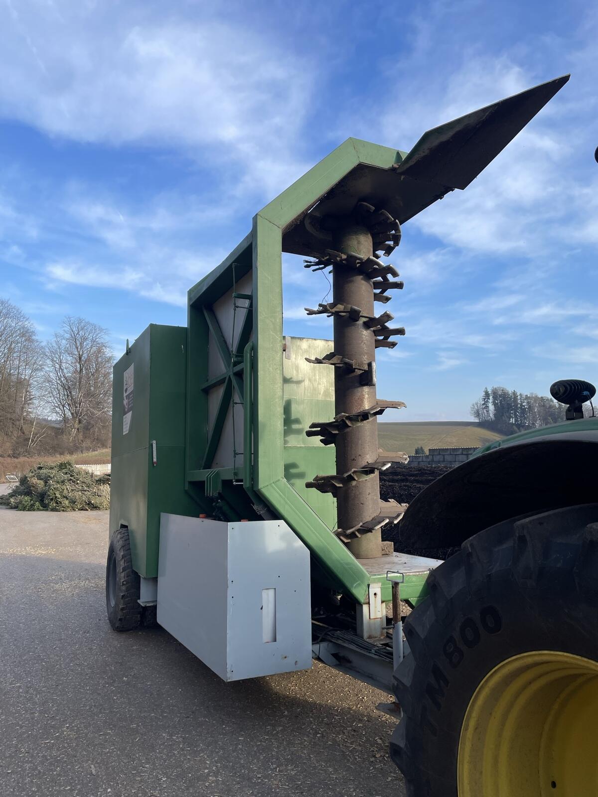 Traktorgezogener Kompostwender mit 15.000 l Wassertank 2