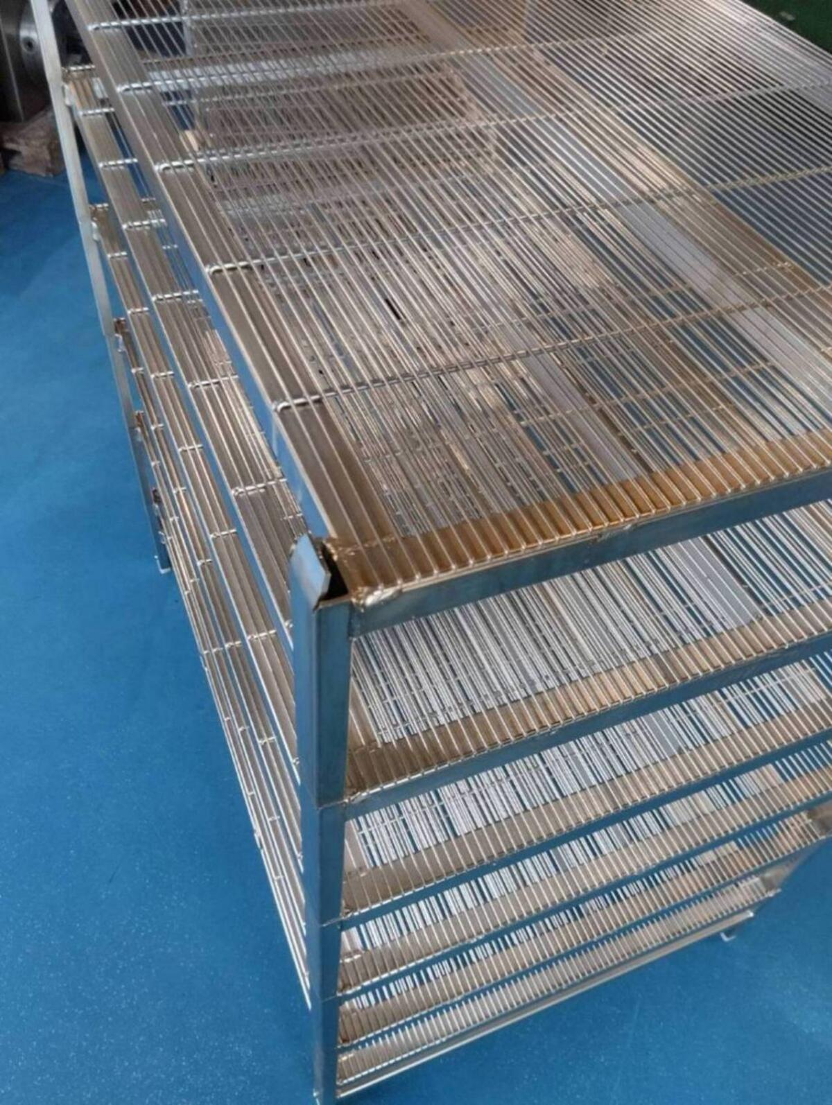 Edelstahl-Käsehorden fahrbar 2