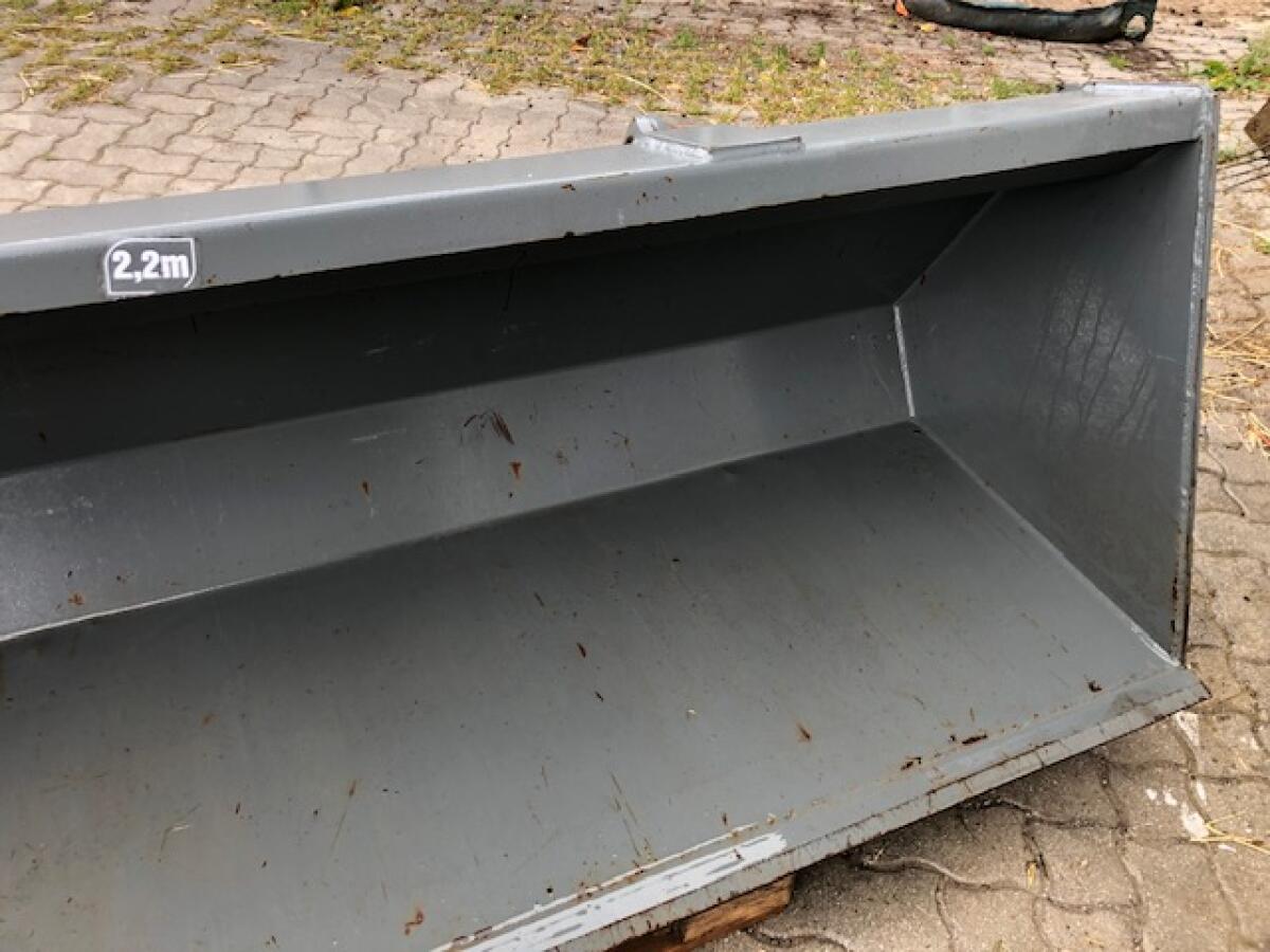 Universal Frontlader-Schaufel 3