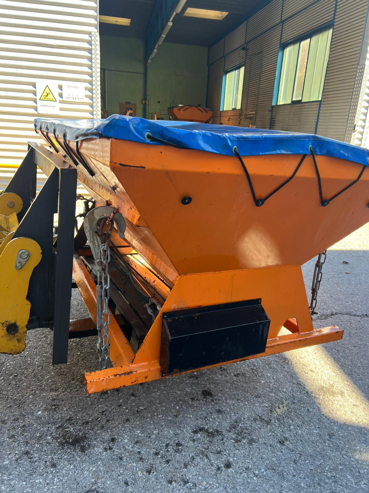 Salz/Splitt Aufbaustreuer 1