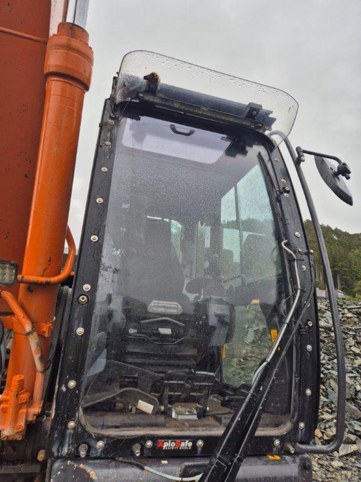 Hitachi ZX300LC7 Kettenbagger, 3.200 Bstd. 2