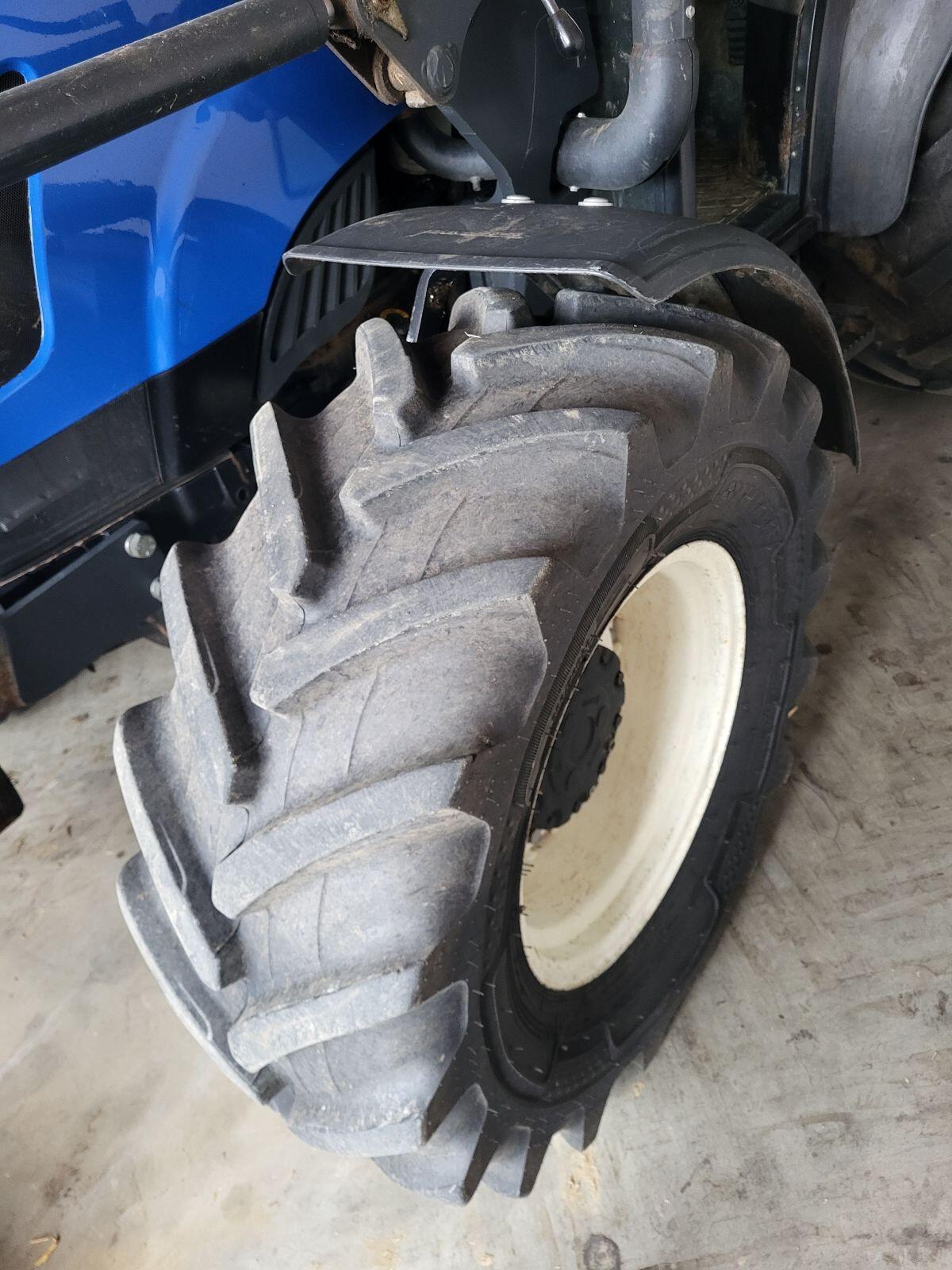 New Holland TN70DA 3