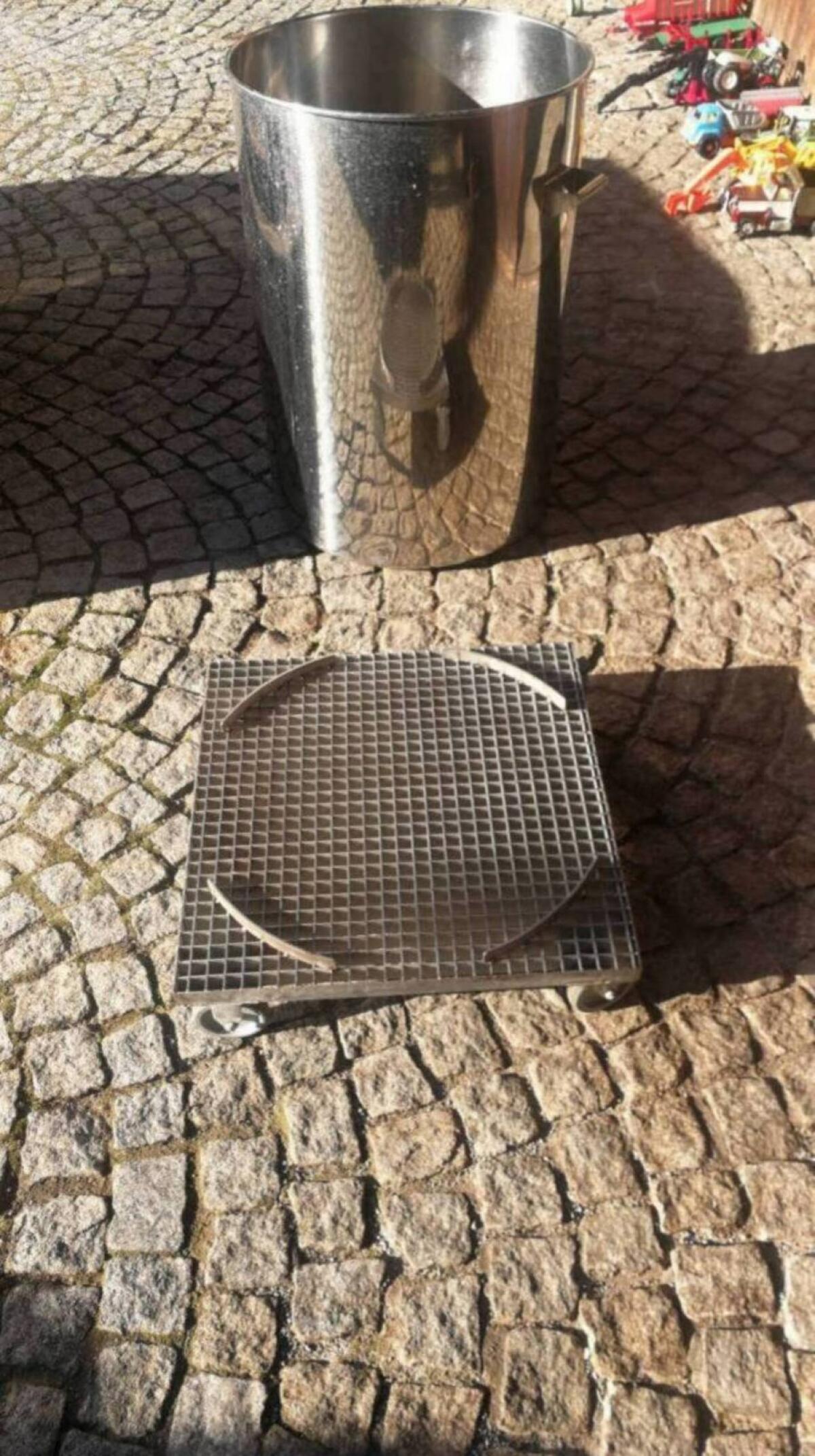 200 l Edelstahlbehälter mit Fahrgestell 3