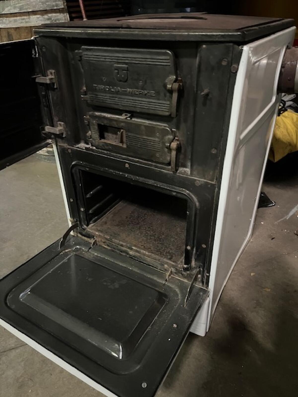 Tyrolia Ofen mit Backrohr 3