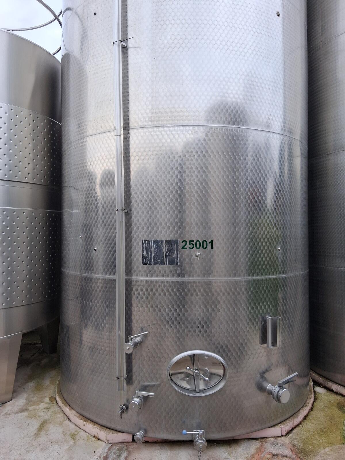 2x Edelstahltank 25.000 l 2